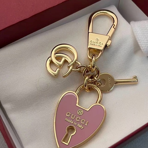 Gucci Pink and Gold Heart Lock and Key Bag Charm with box included - Picture 3 of 6